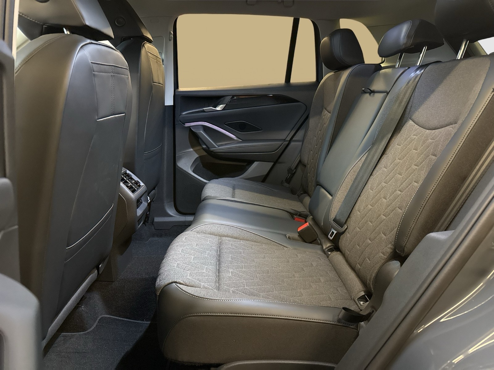 Volkswagen Tiguan 1.5 HYBRID LIFE CAM ACC LM18 CARPLAY