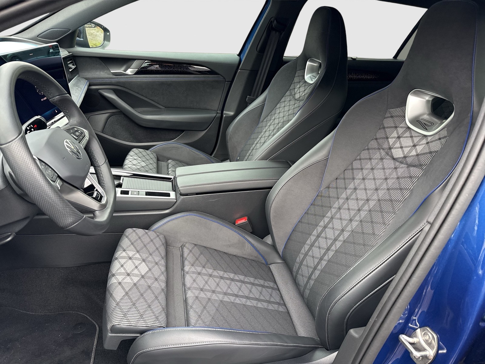 Volkswagen Passat Variant 2.0 R-LINE 4X4 NEUESMODELL AHK 18Z