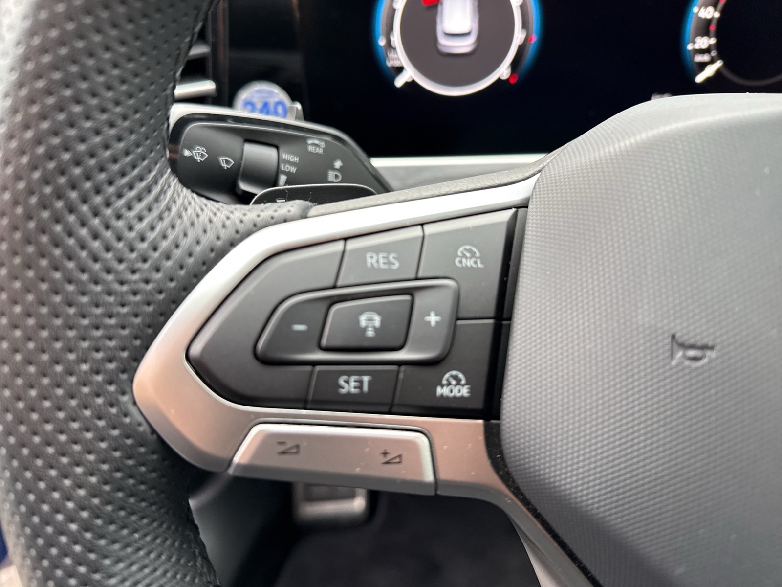 Volkswagen Passat Variant 2.0 R-LINE 4X4 NEUESMODELL AHK 18Z