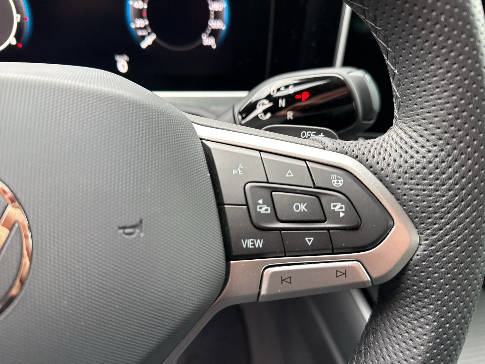 Volkswagen Passat Variant 2.0 R-LINE 4X4 NEUESMODELL AHK 18Z