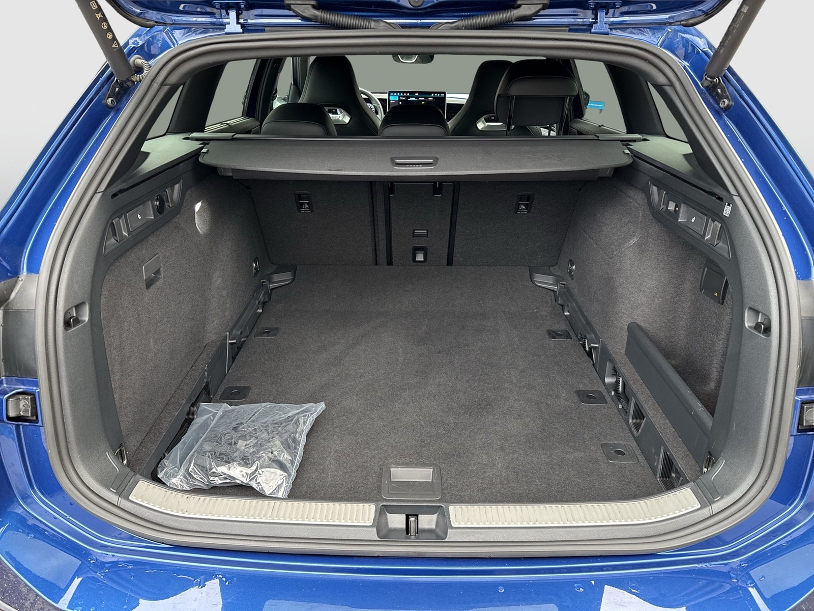 Volkswagen Passat Variant 2.0 R-LINE 4X4 NEUESMODELL AHK 18Z