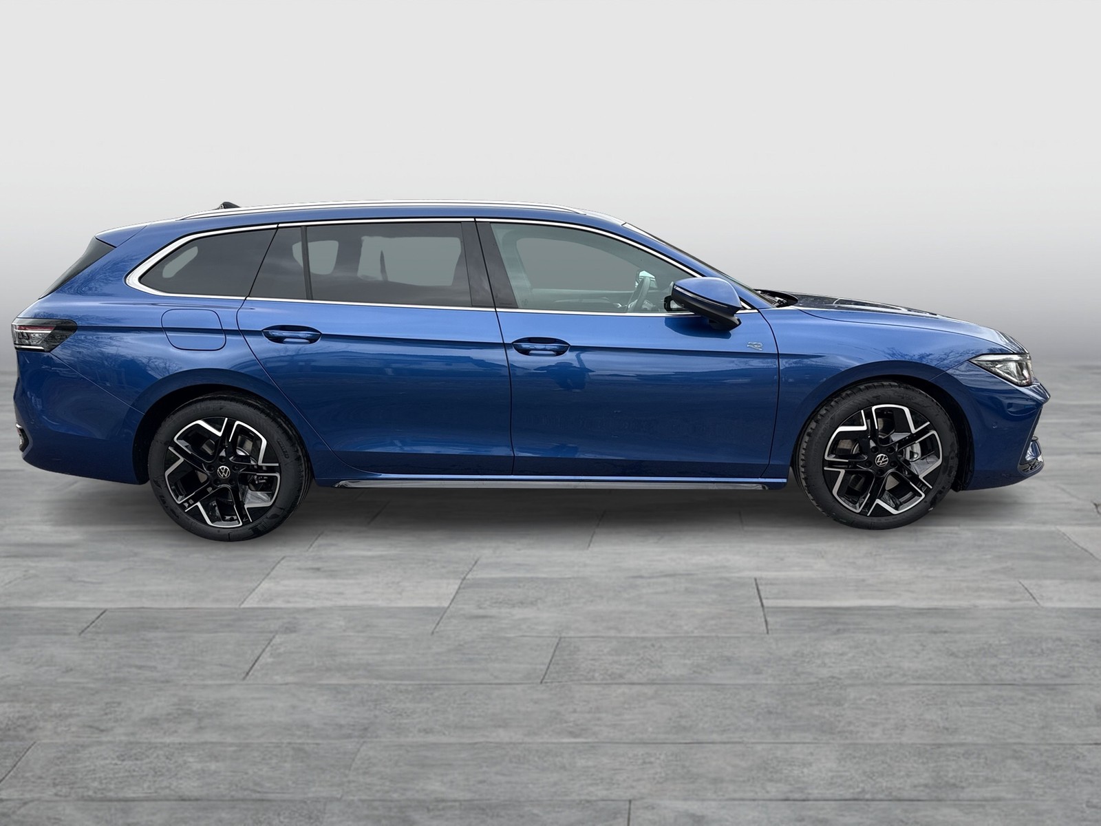 Volkswagen Passat Variant 2.0 R-LINE 4X4 NEUESMODELL AHK 18Z