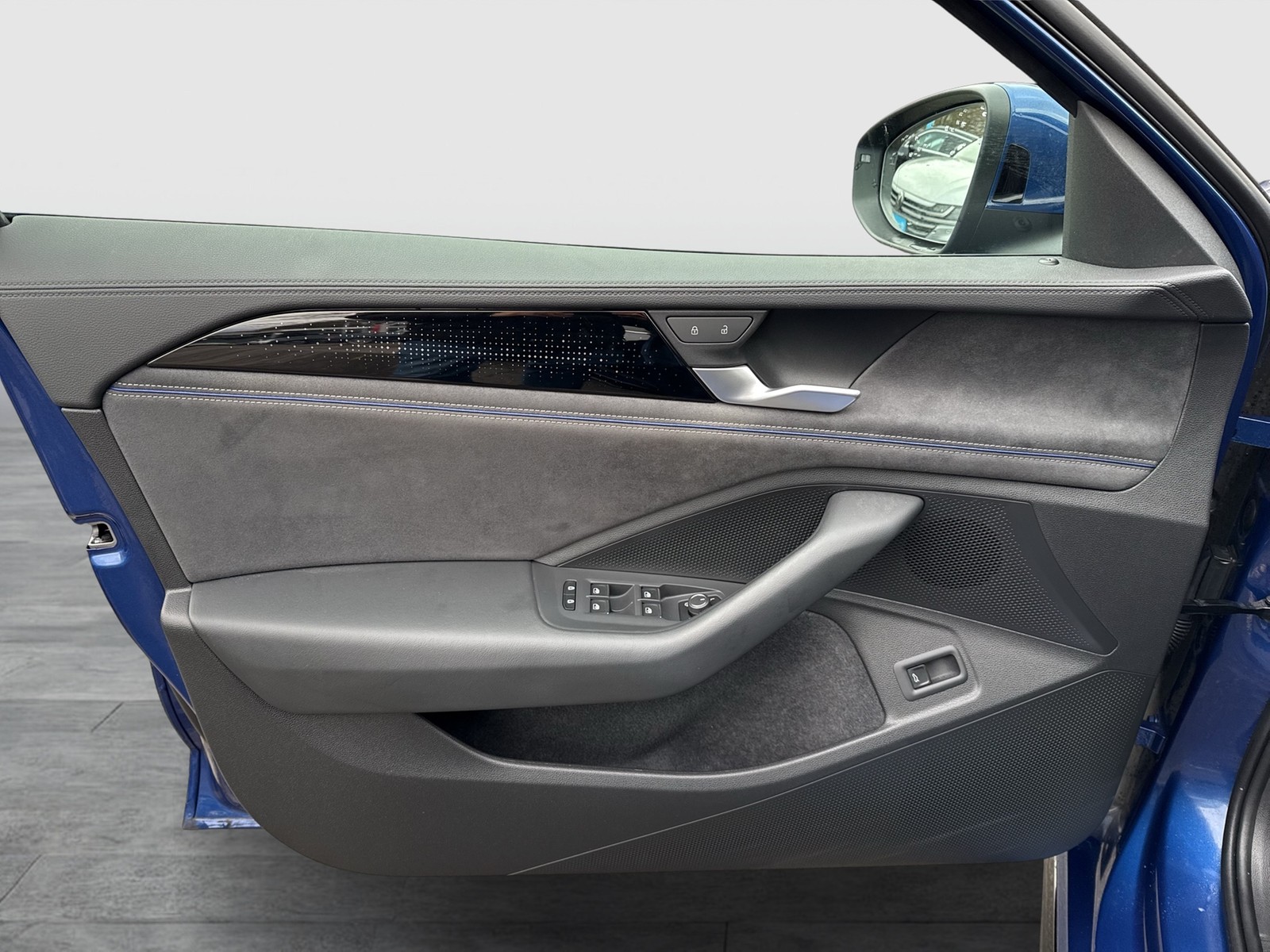 Volkswagen Passat Variant 2.0 R-LINE 4X4 NEUESMODELL AHK 18Z