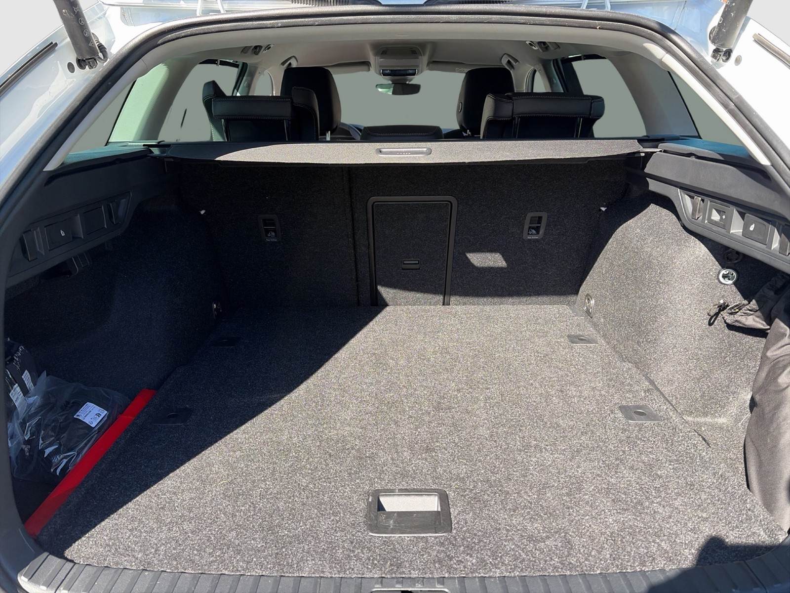 Skoda OCTAVIA 2,0 TDI COMBI TOUR NAVI AHK CAM ACC