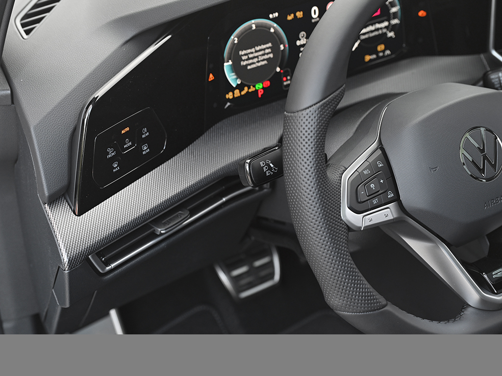 Volkswagen Golf Variant 2.0 R-LINE DSG BLACKSTYLE PANO AHK