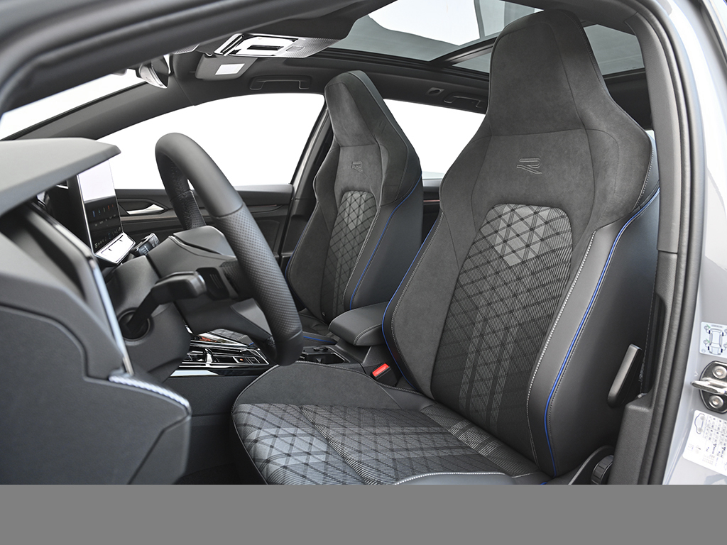 Volkswagen Golf Variant 2.0 R-LINE DSG BLACKSTYLE PANO AHK