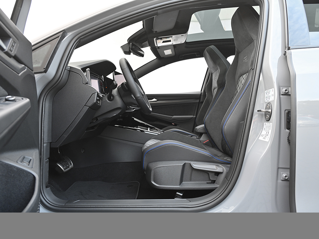 Volkswagen Golf Variant 2.0 R-LINE DSG BLACKSTYLE PANO AHK