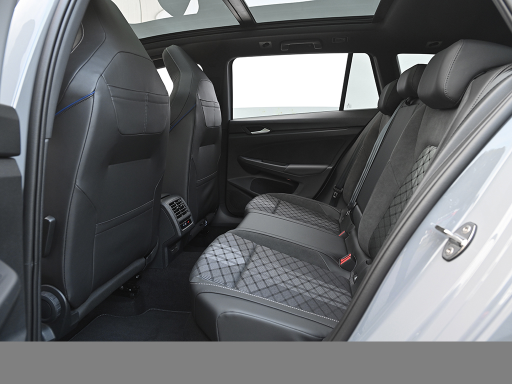 Volkswagen Golf Variant 2.0 R-LINE DSG BLACKSTYLE PANO AHK