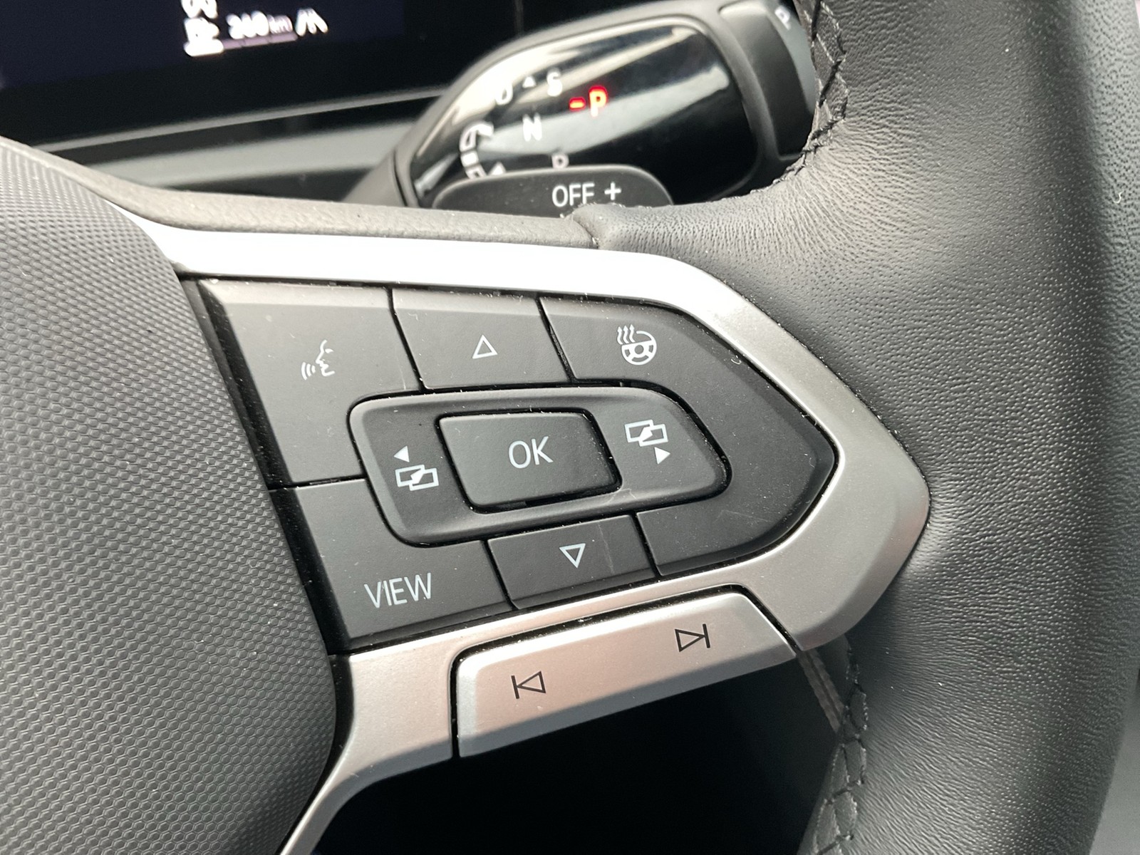 Volkswagen Tiguan 2.0 ELEGANCE 4X4 NEUES MODELL STANDHZ AHK