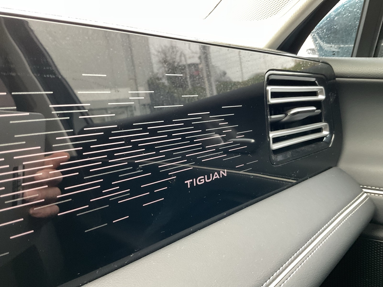 Volkswagen Tiguan 2.0 ELEGANCE 4X4 NEUES MODELL STANDHZ AHK