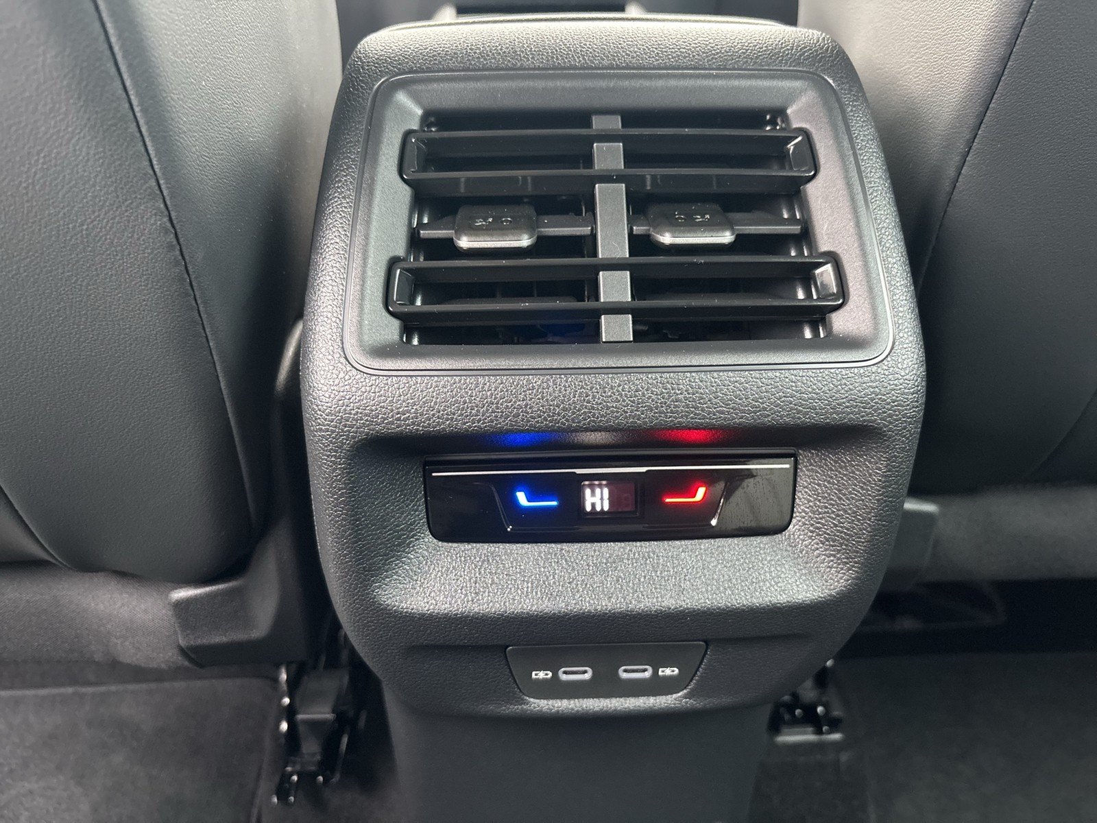 Volkswagen Tiguan 2.0 ELEGANCE 4X4 NEUESMODELL AHK CAM LM18