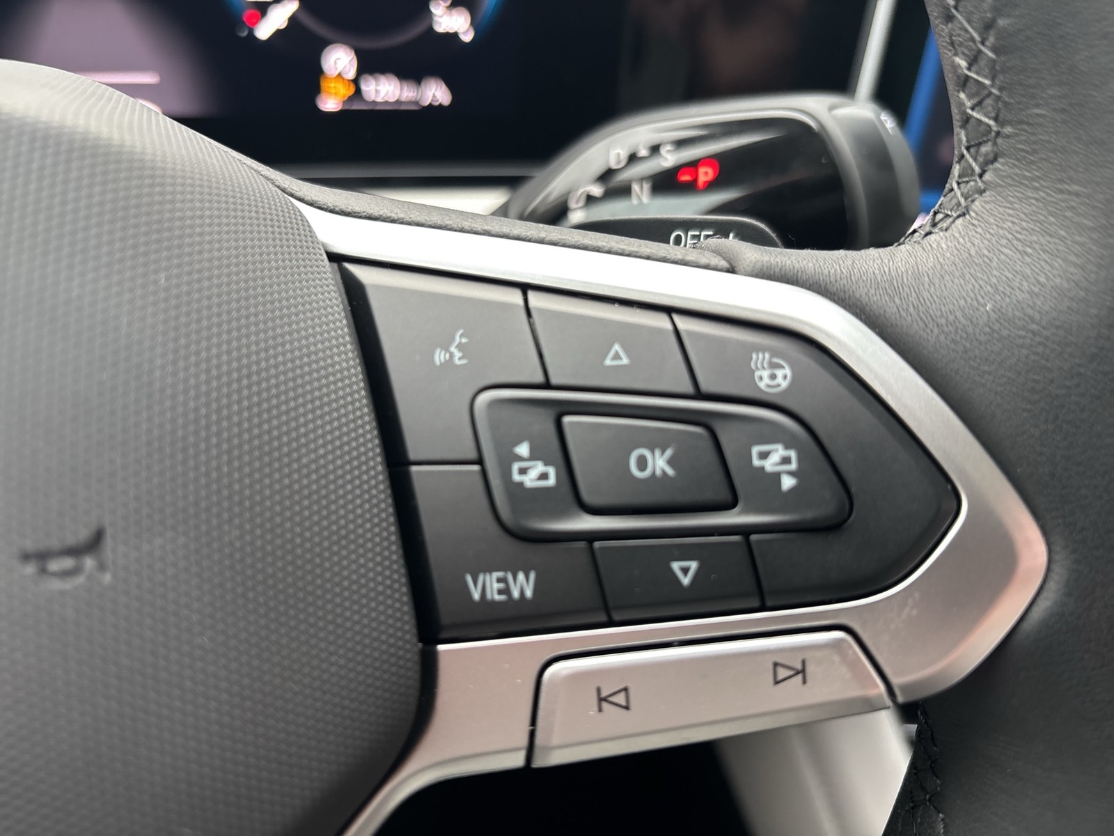 Volkswagen Tiguan 2.0 ELEGANCE 4X4 NEUESMODELL AHK CAM LM18