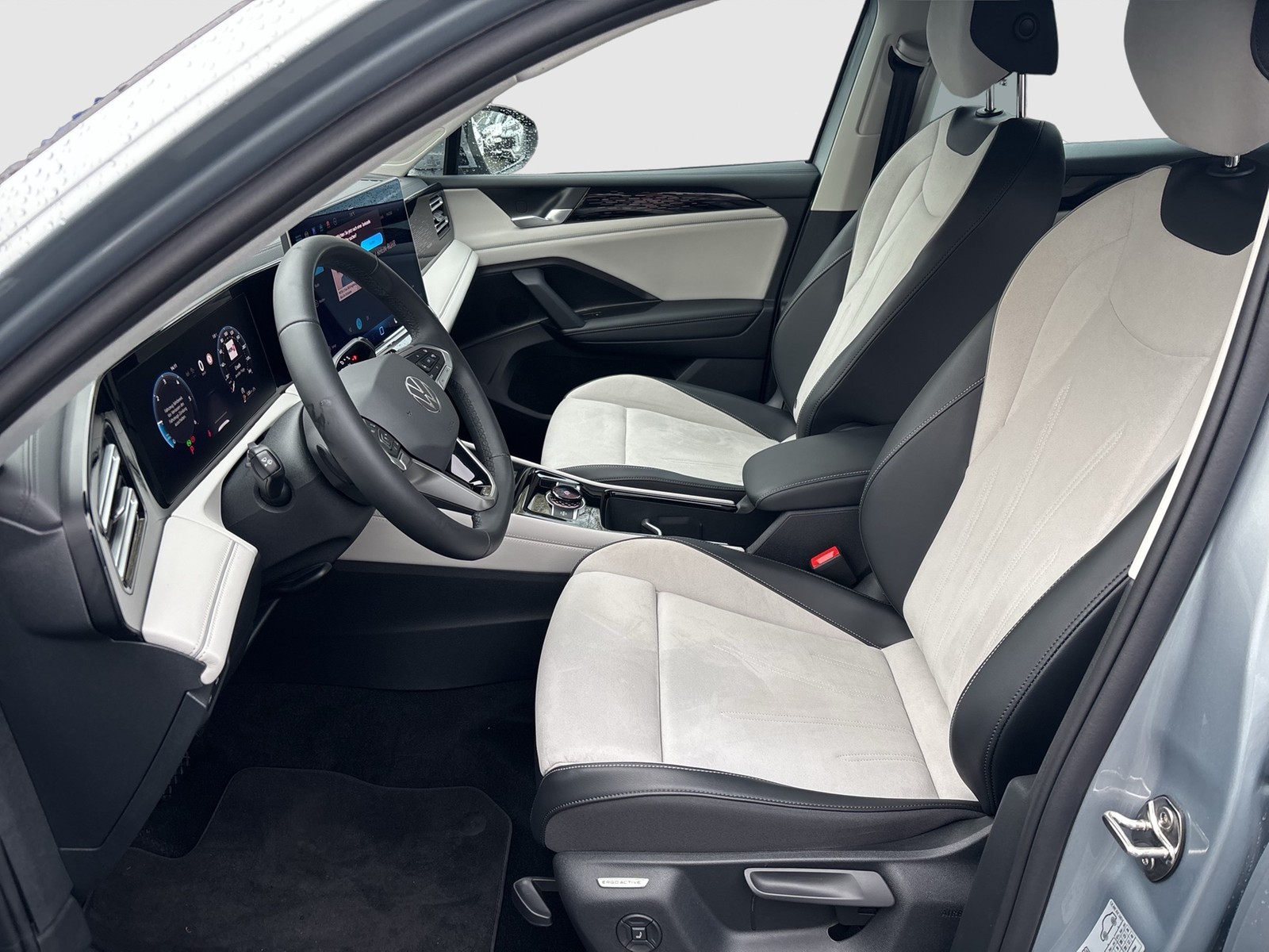 Volkswagen Tiguan 2.0 ELEGANCE 4X4 NEUESMODELL AHK CAM LM18