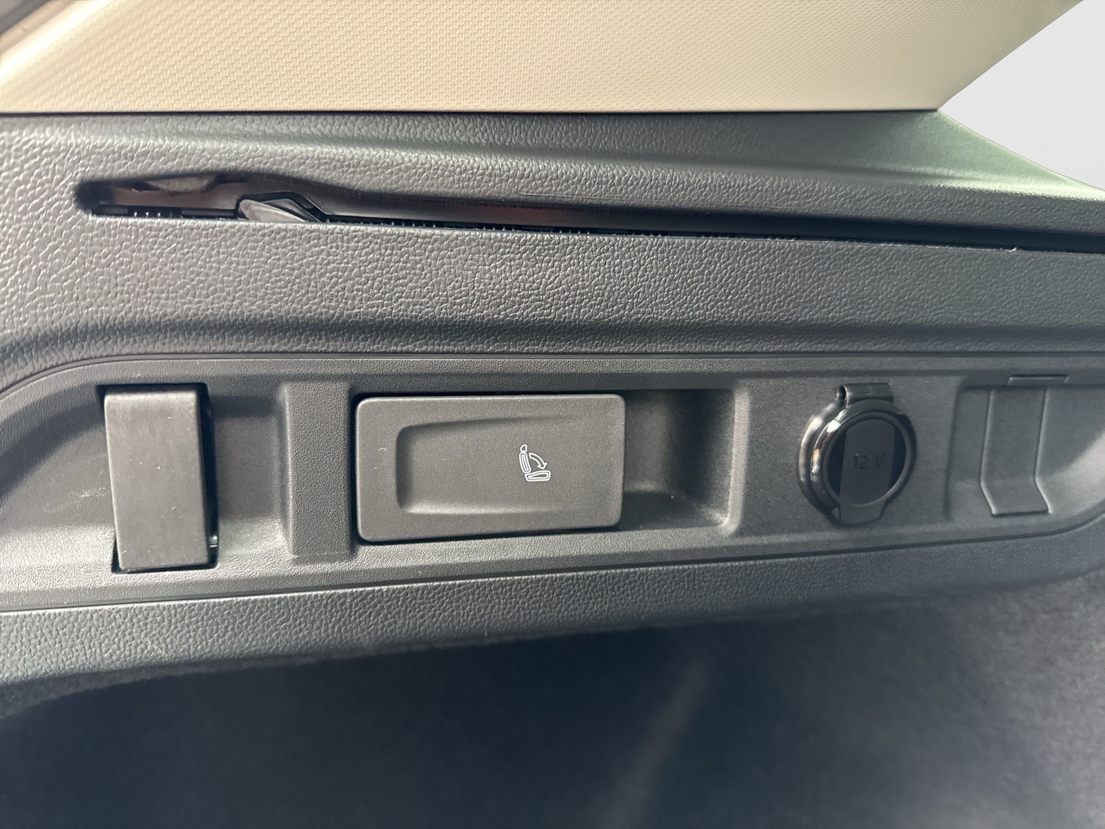 Volkswagen Passat Variant 1.5 eTSI BUSINESS NEUESMODELL CAM