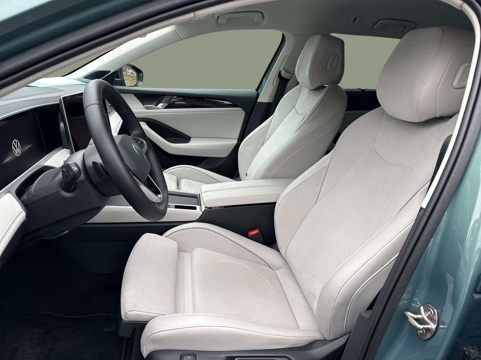 Volkswagen Passat Variant 1.5 eTSI BUSINESS NEUESMODELL CAM