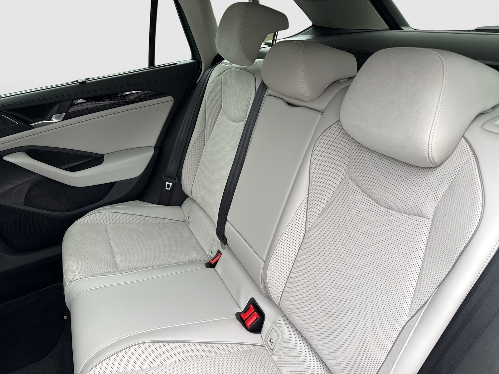 Volkswagen Passat Variant 1.5 eTSI BUSINESS NEUESMODELL CAM