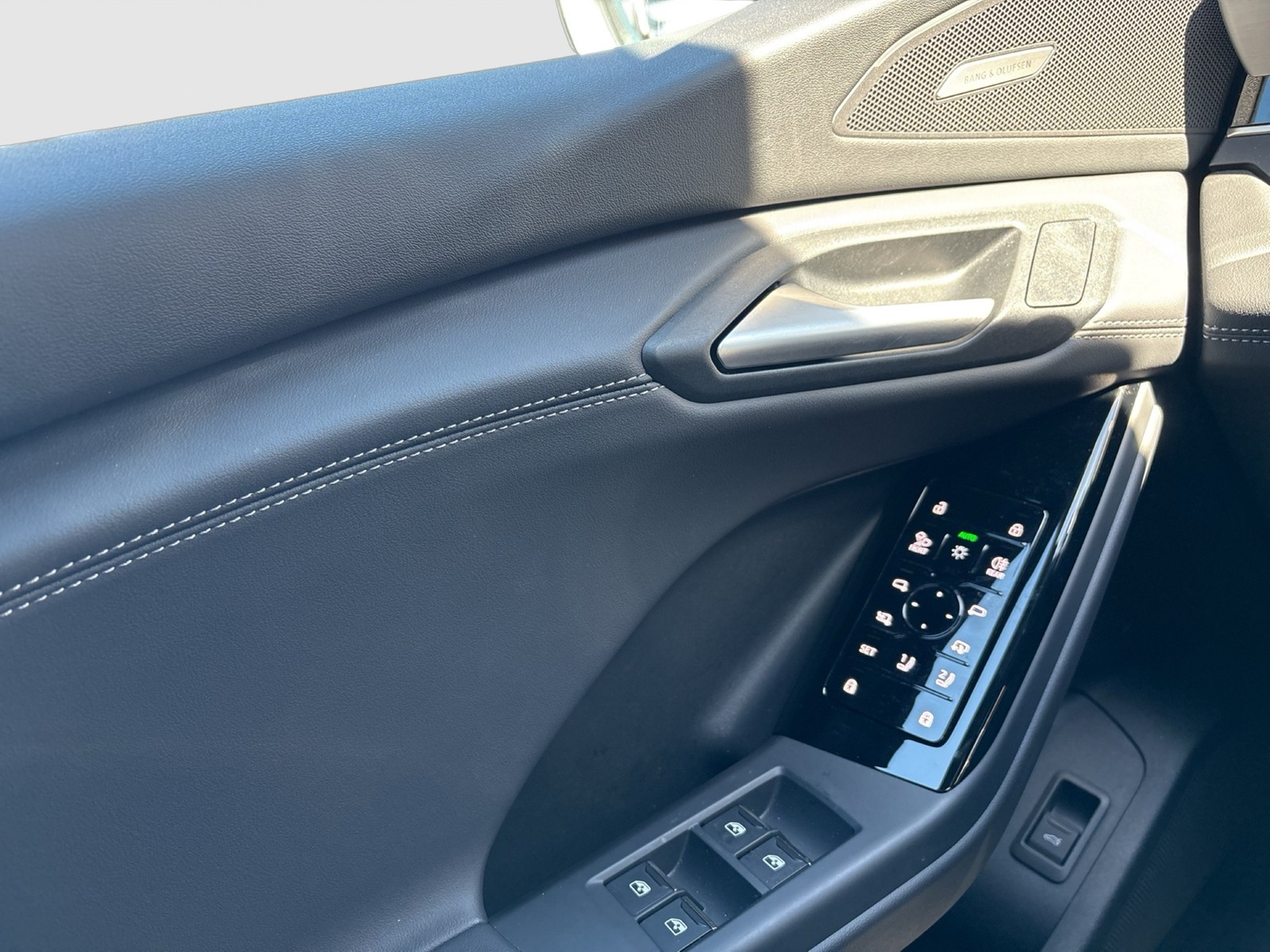 Audi Q6 e-tron quattro S LINE TECHPRO SPORTSOUND 21"