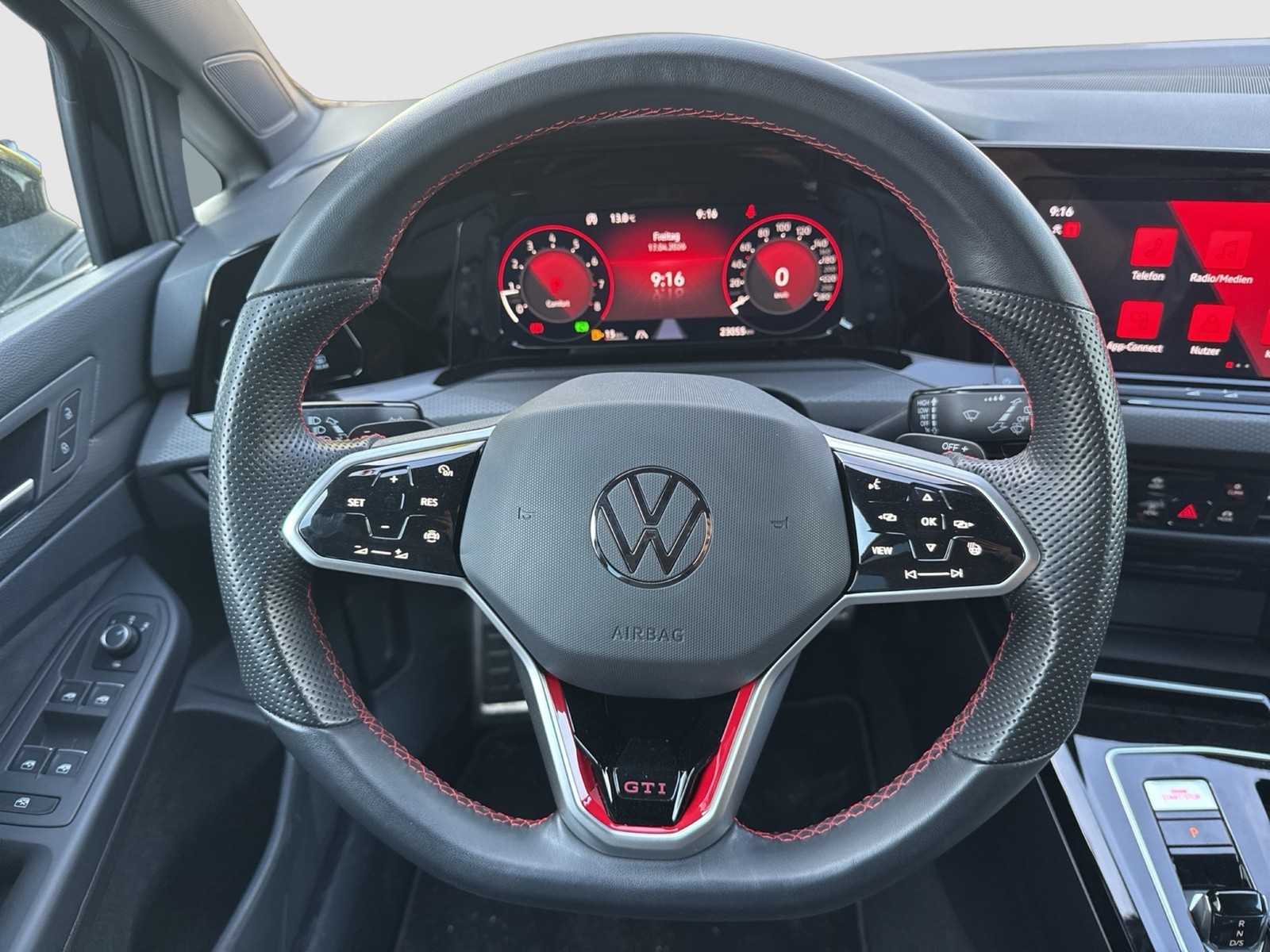 Volkswagen Golf VIII 2.0 GTI CLUBSPORT CAM LM19 CARPLAY