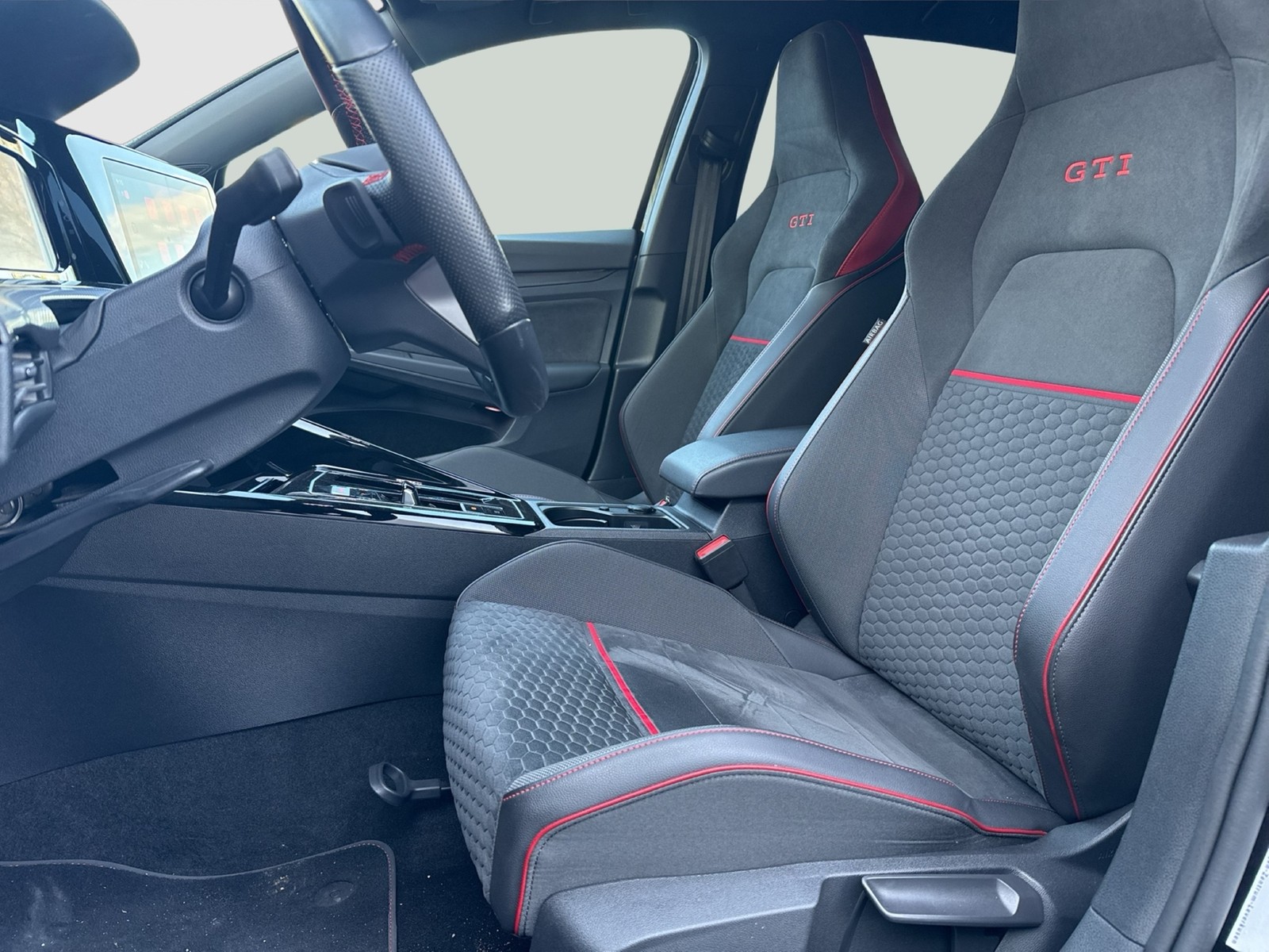 Volkswagen Golf VIII 2.0 GTI CLUBSPORT CAM LM19 CARPLAY