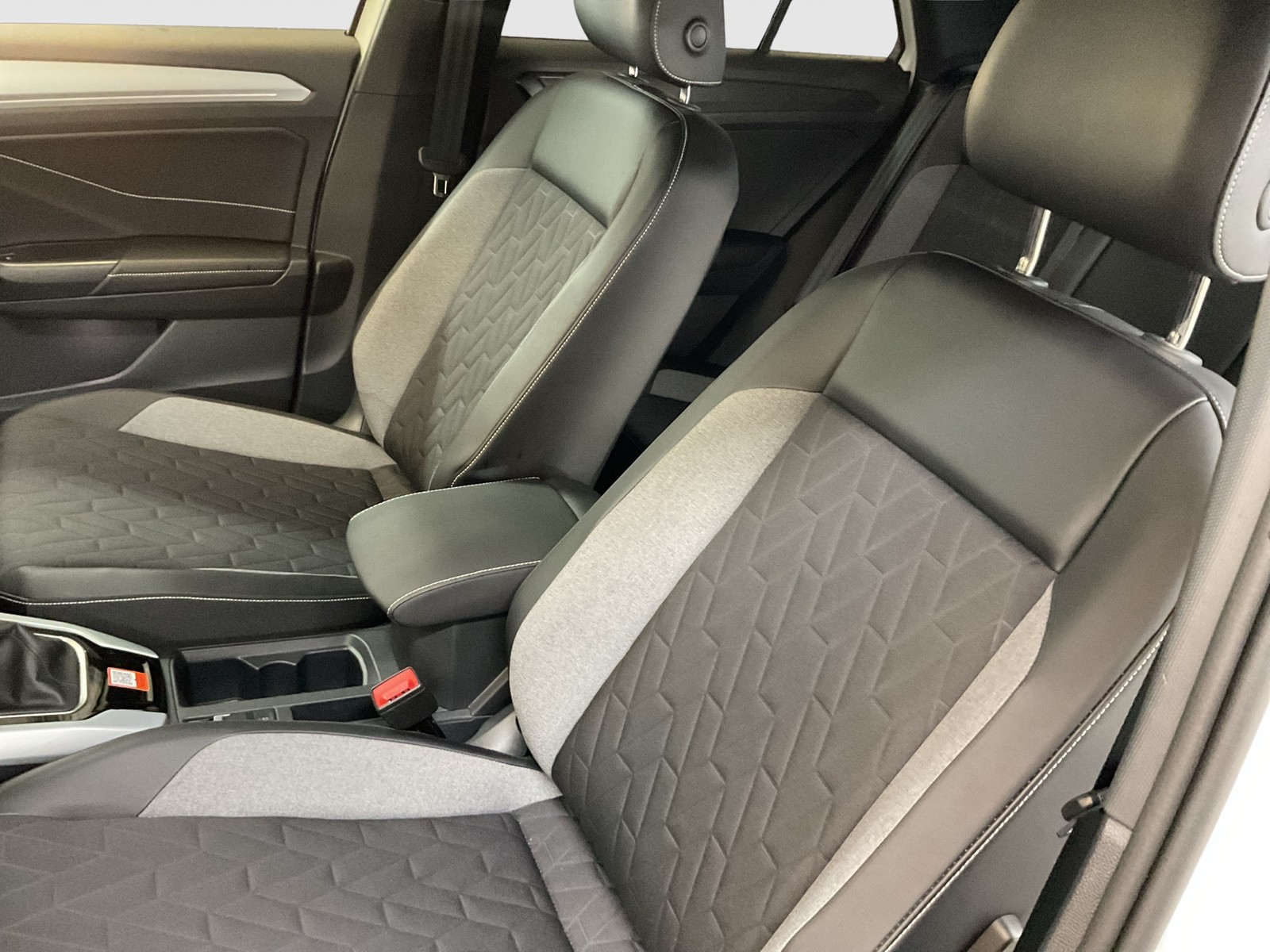 Volkswagen T-Roc 2.0 GOAL AHK CAM ACC LM18 NAVI CARPLAY