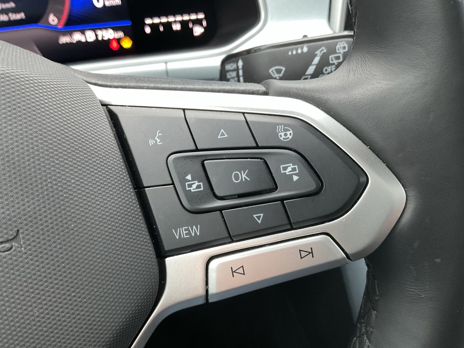 Volkswagen T-Roc 2.0 GOAL AHK CAM ACC LM18 NAVI CARPLAY