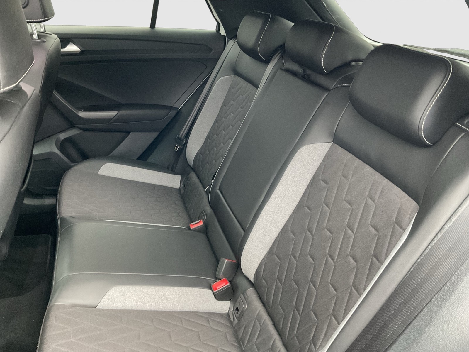 Volkswagen T-Roc 2.0 GOAL AHK CAM ACC LM18 NAVI CARPLAY