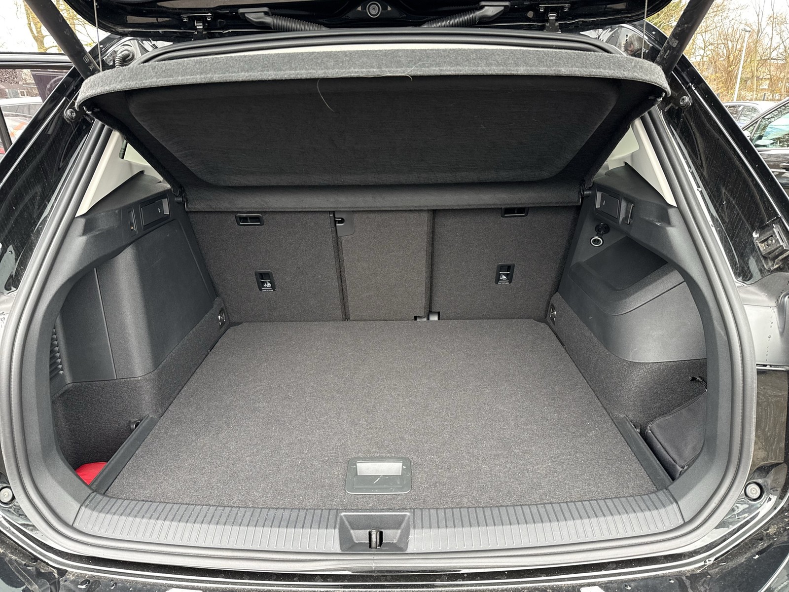 Volkswagen Tiguan 1.5 HYBRID ELEGANCE NEUES MODELL PANO AHK