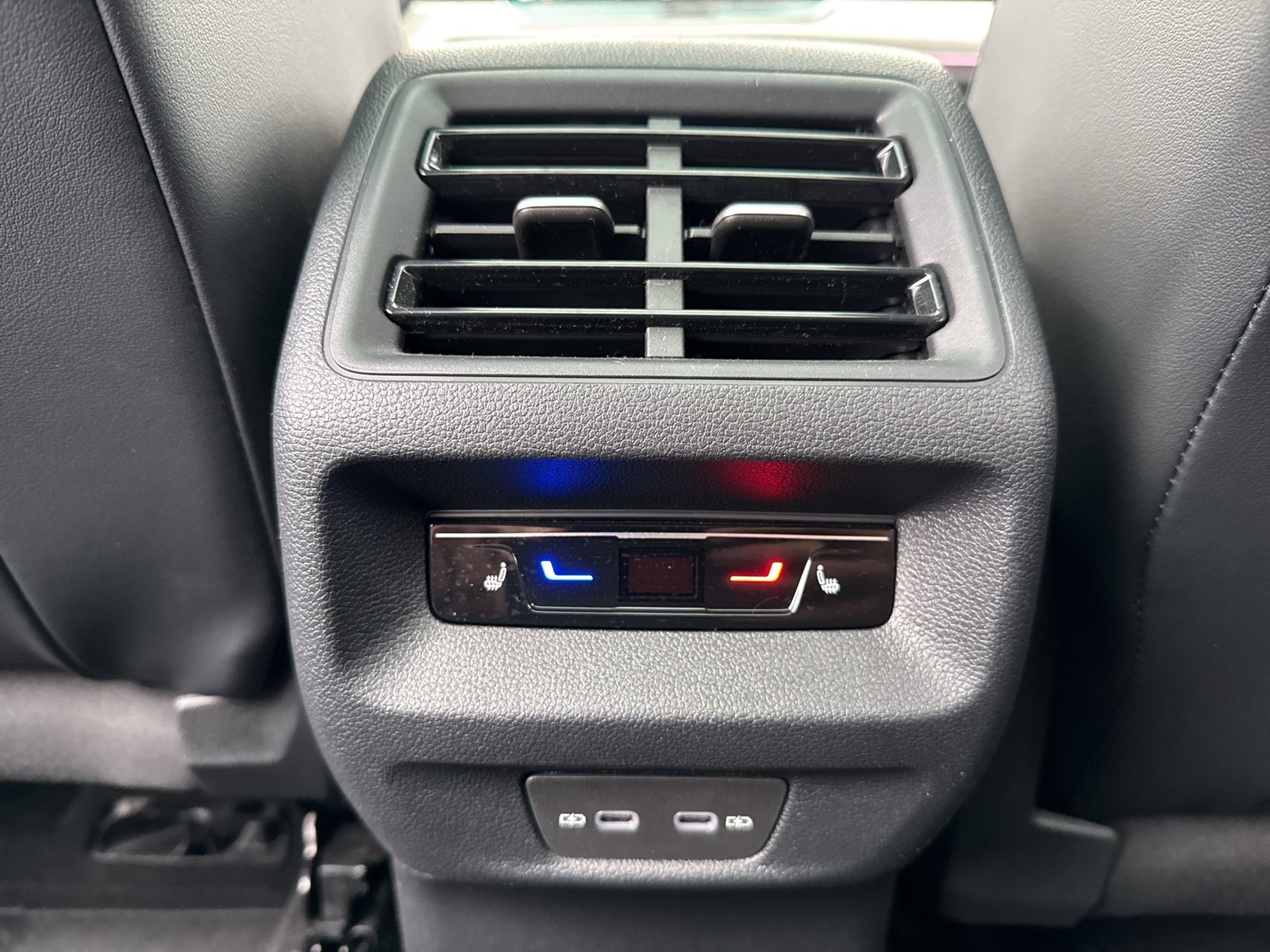 Volkswagen Tiguan 1.5 HYBRID ELEGANCE NEUES MODELL PANO AHK