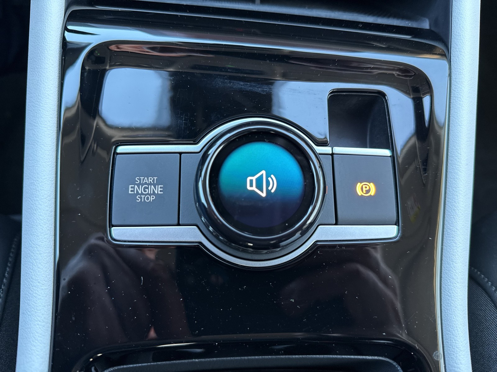 Volkswagen Tiguan 2.0 ELEGANCE NEUES MODELL AHK CAM ACC 18Z