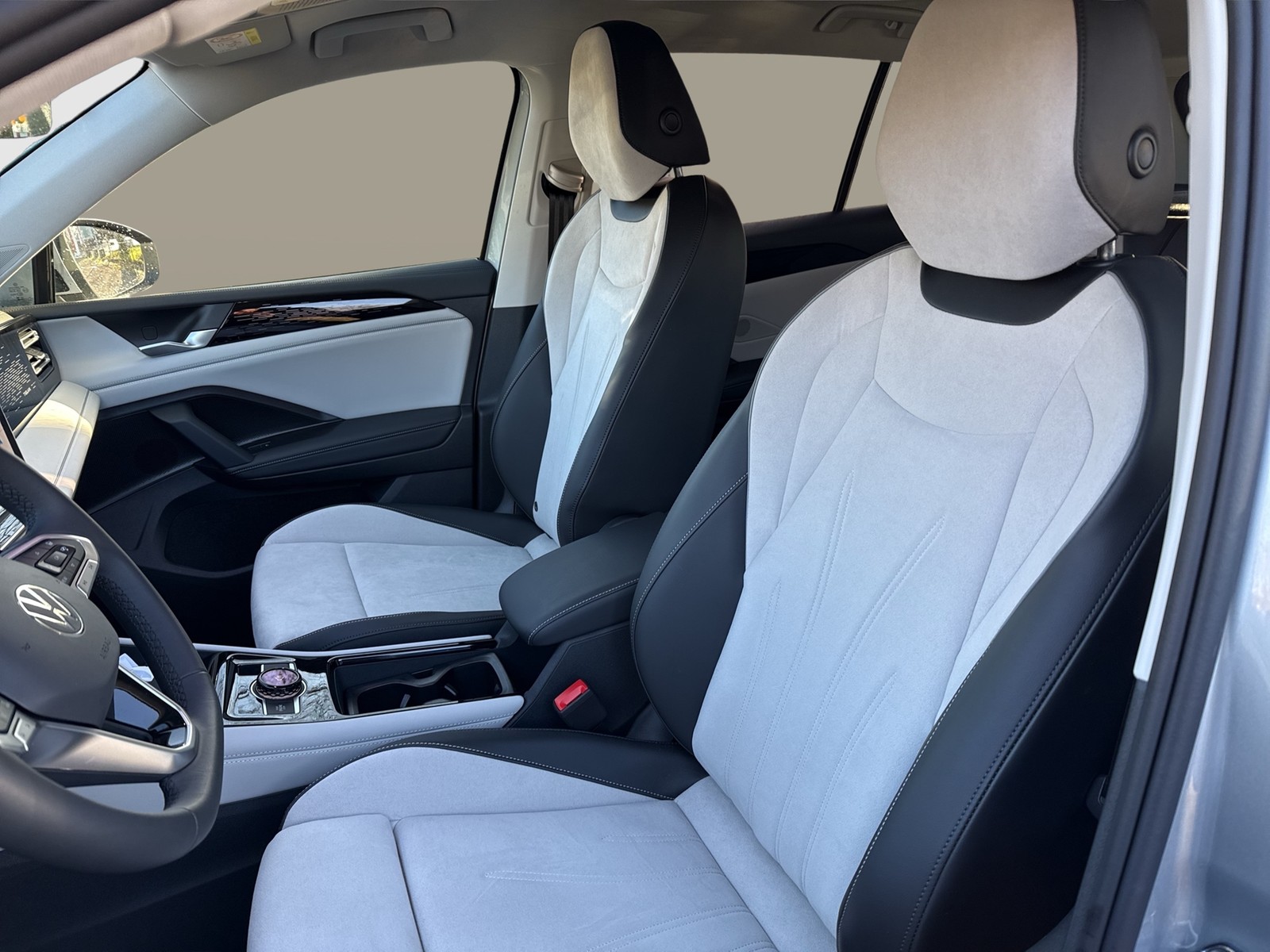 Volkswagen Tiguan 2.0 ELEGANCE NEUES MODELL AHK CAM ACC 18Z