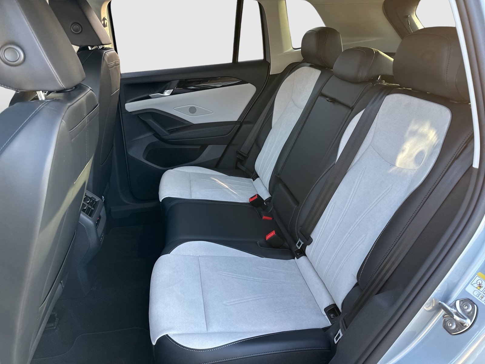 Volkswagen Tiguan 2.0 ELEGANCE NEUES MODELL AHK CAM ACC 18Z