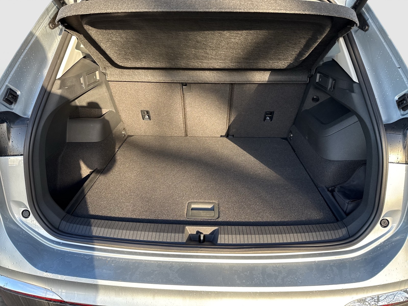 Volkswagen Tiguan 2.0 ELEGANCE NEUES MODELL AHK CAM ACC 18Z