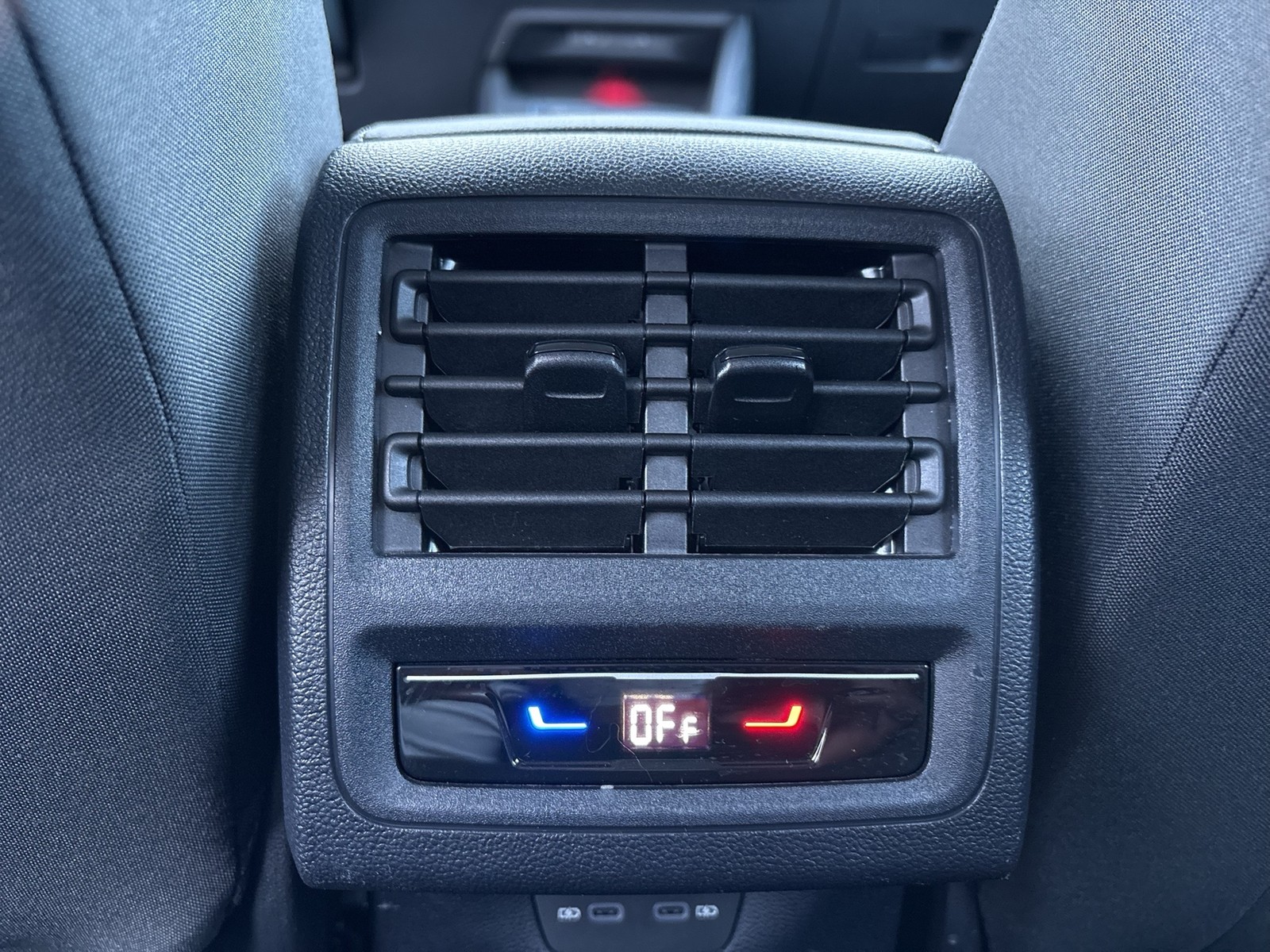 Volkswagen Golf VIII 1.5 eTSI LIFE ACC CARPLAY ALU SITZHEIZ