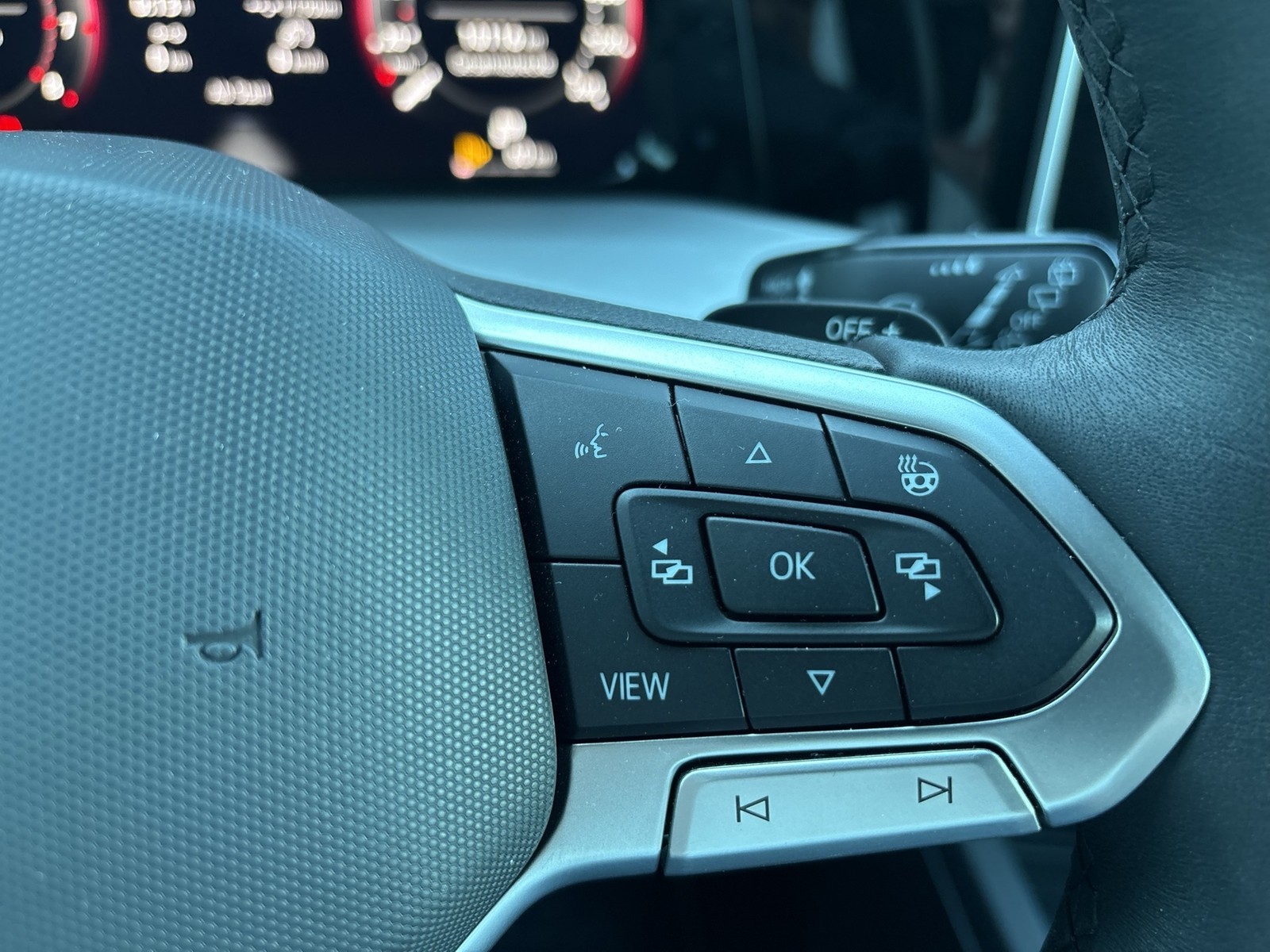 Volkswagen Golf VIII 1.5 eTSI LIFE ACC CARPLAY ALU SITZHEIZ