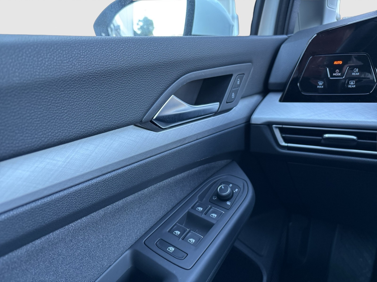 Volkswagen Golf VIII 1.5 eTSI LIFE ACC CARPLAY ALU SITZHEIZ