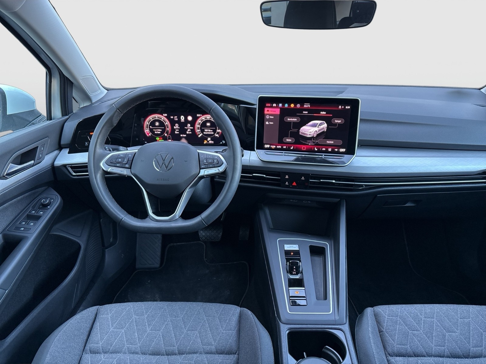 Volkswagen Golf VIII 1.5 eTSI LIFE ACC CARPLAY ALU SITZHEIZ