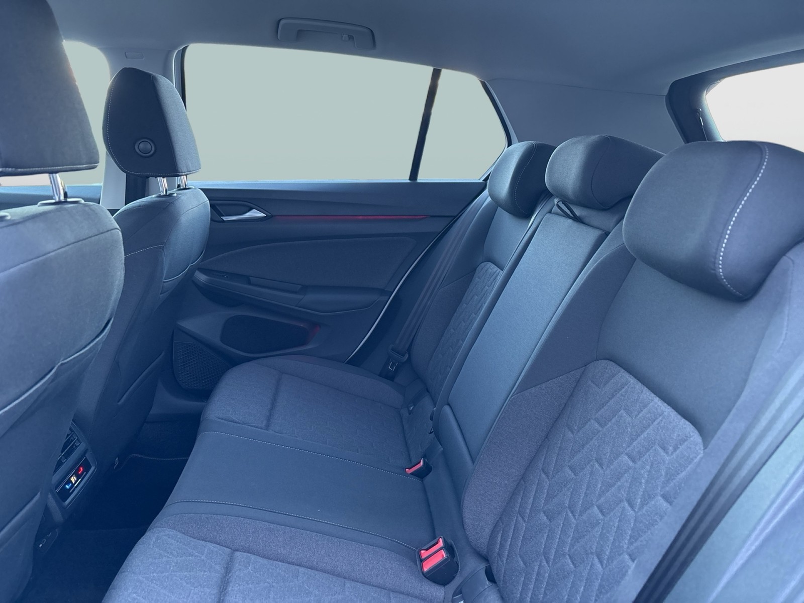 Volkswagen Golf VIII 1.5 eTSI LIFE ACC CARPLAY ALU SITZHEIZ