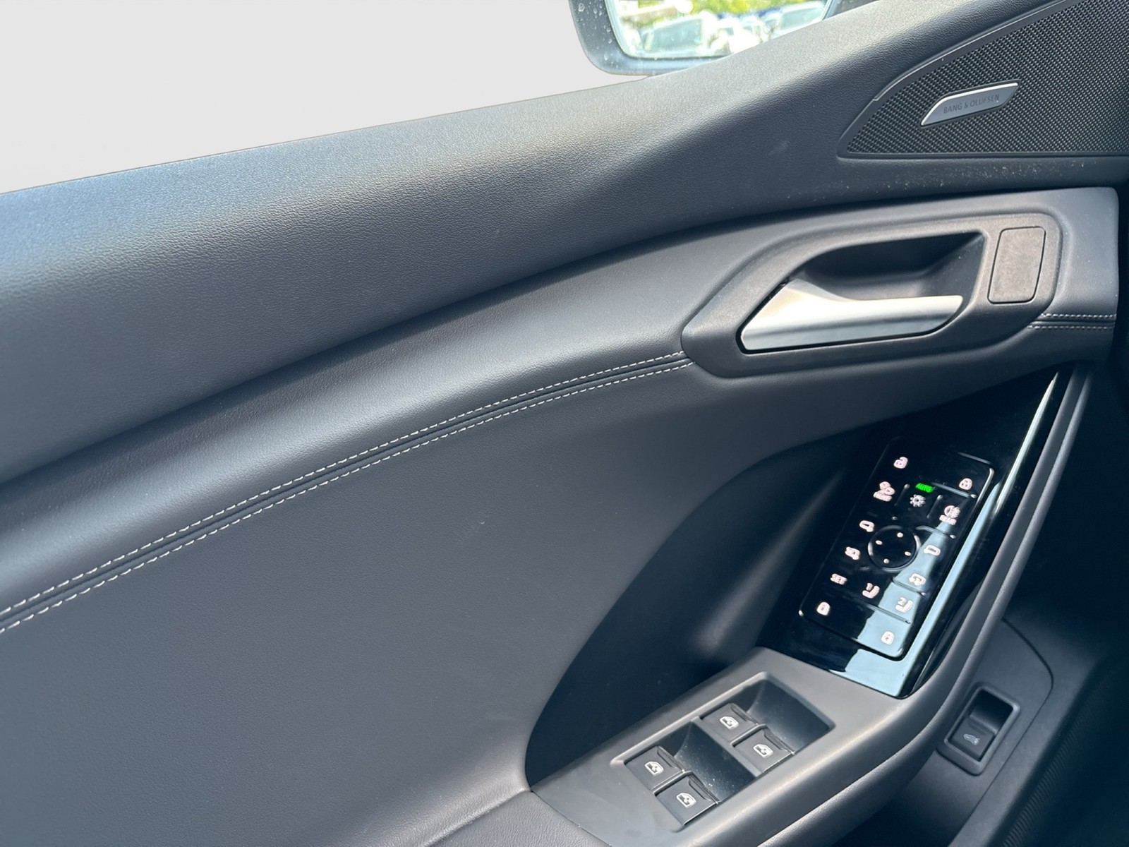 Audi Q6 e-tron quattro S LINE TECHPRO SPORTSOUND 21"