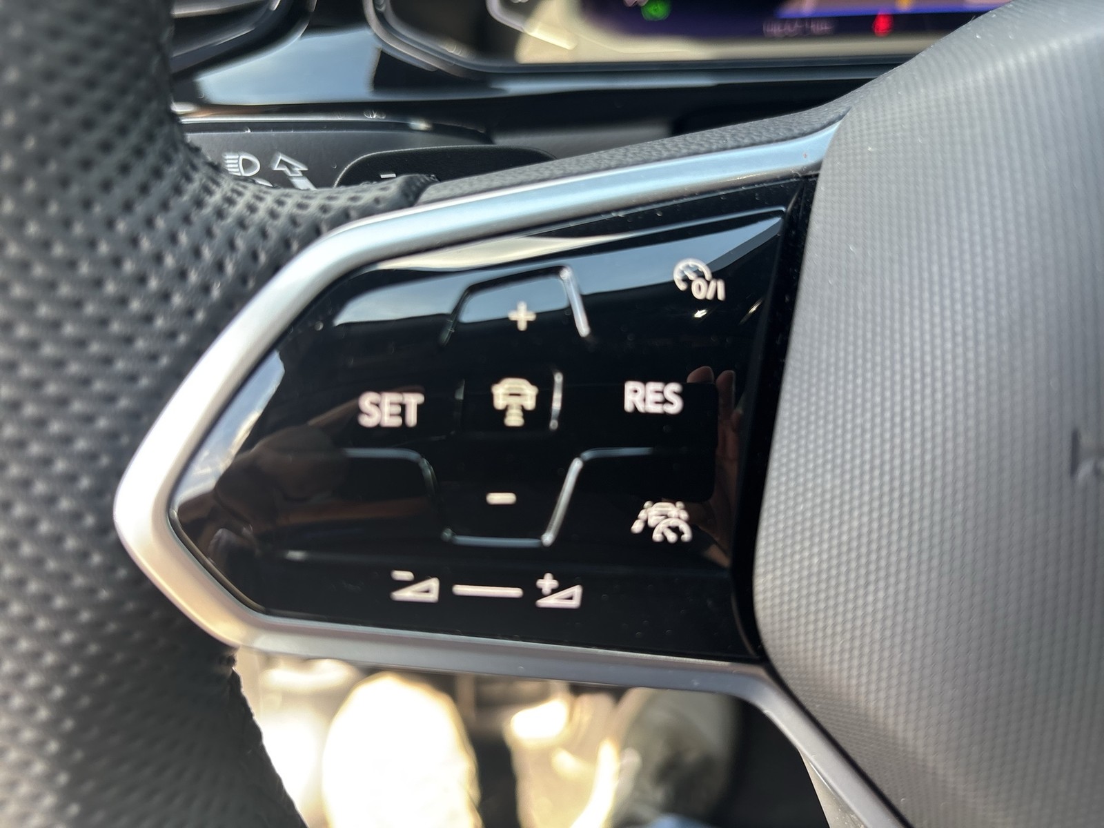 Volkswagen T-Roc 1.5 Cabrio R-Line LEDER MATRIX BEATS ALU19"