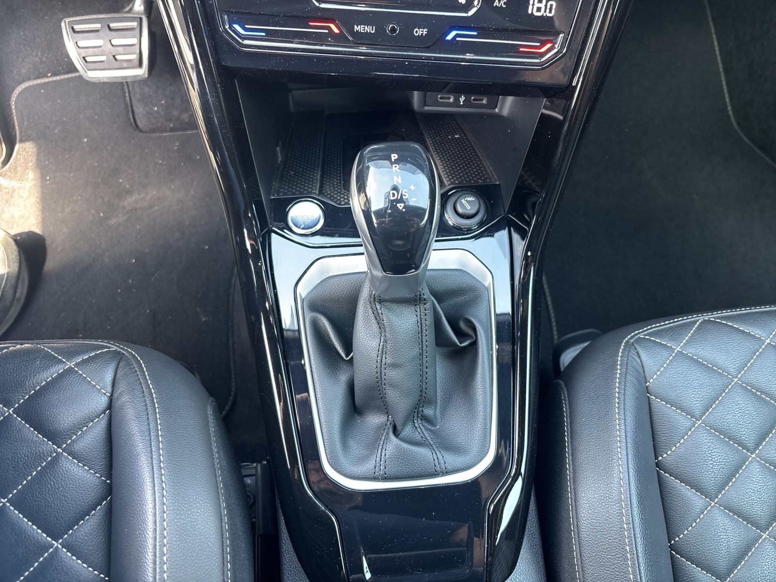 Volkswagen T-Roc 1.5 Cabrio R-Line LEDER MATRIX BEATS ALU19"
