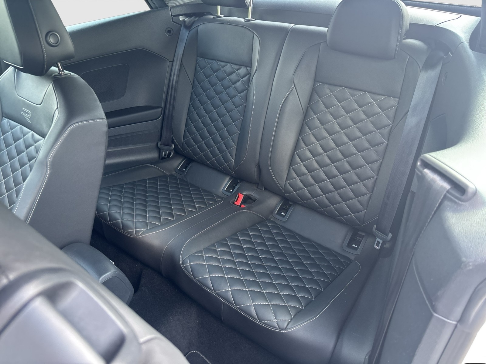 Volkswagen T-Roc 1.5 Cabrio R-Line LEDER MATRIX BEATS ALU19"