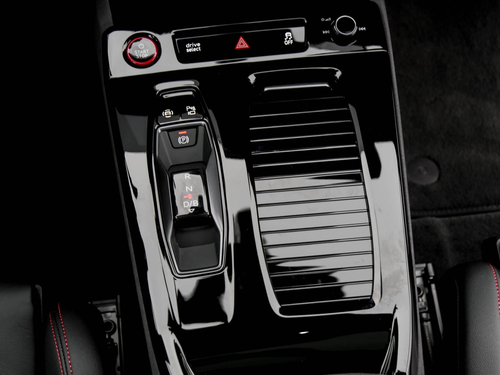 Audi A6 e-tron Avant performance S LINE PANO AHK LM21