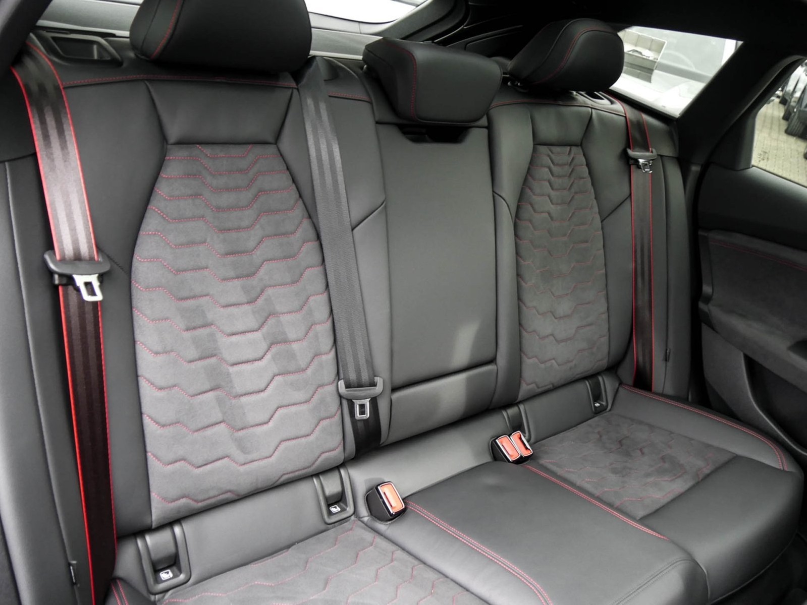 Audi A6 e-tron Avant performance S LINE PANO AHK LM21