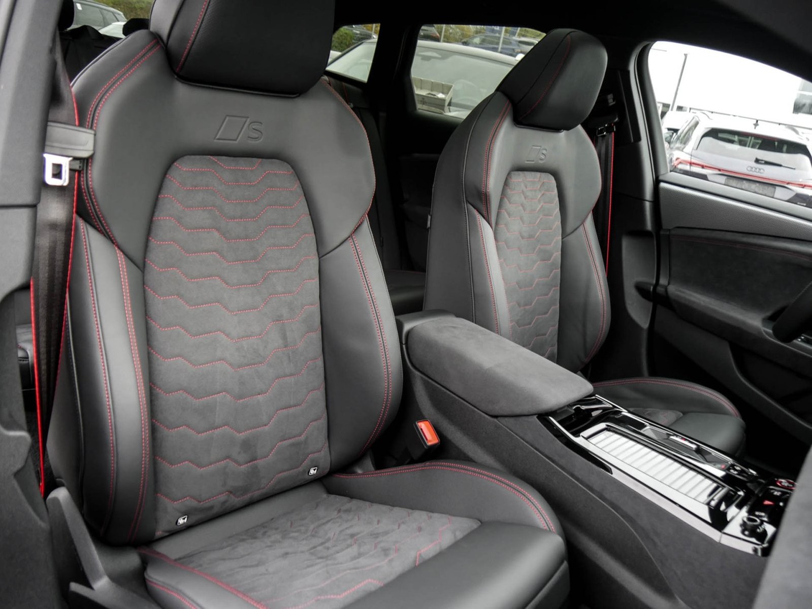 Audi A6 e-tron Avant performance S LINE PANO AHK LM21