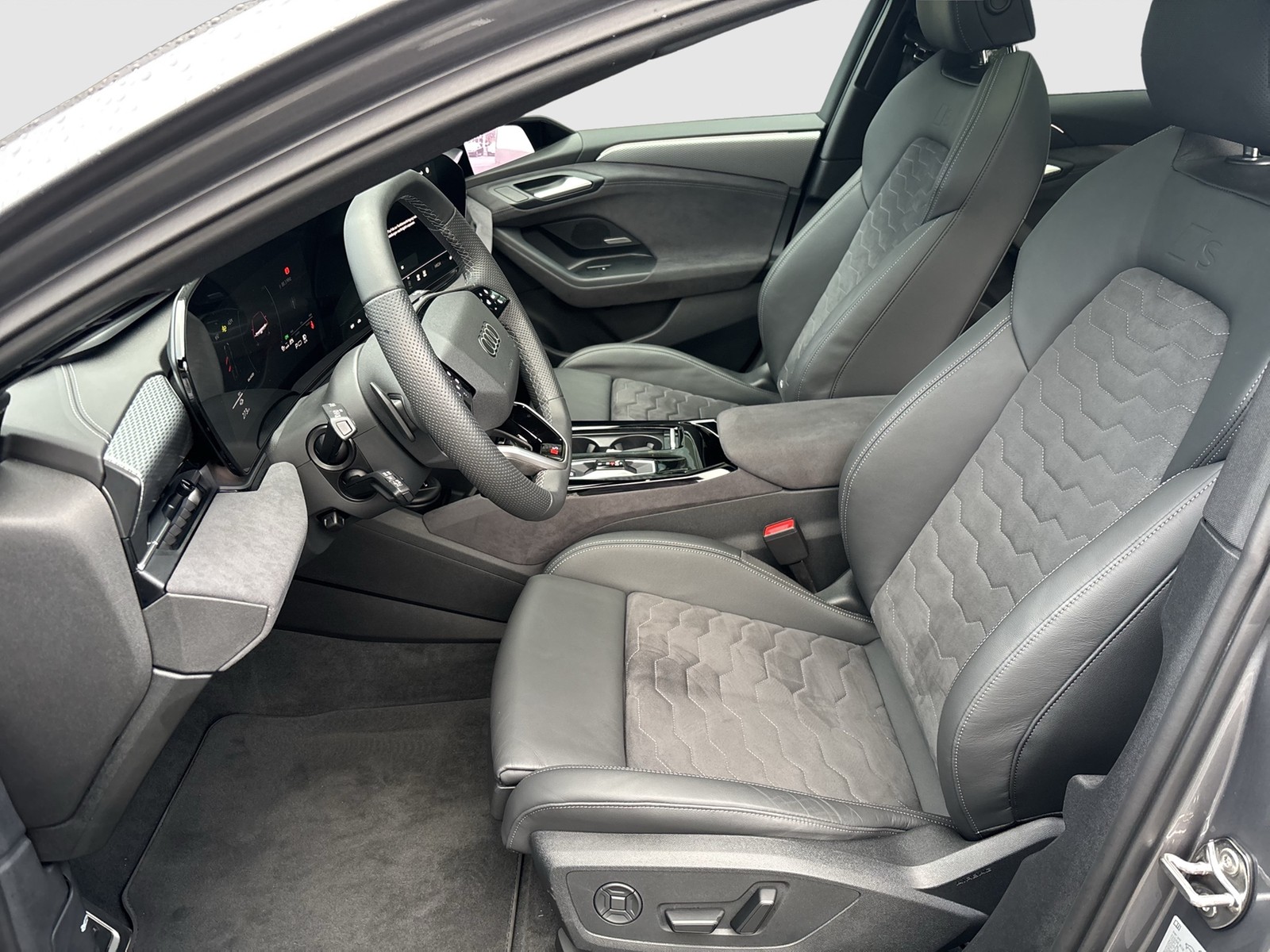 Audi A6 e-tron Avant performance S LINE PANO AHK LM21