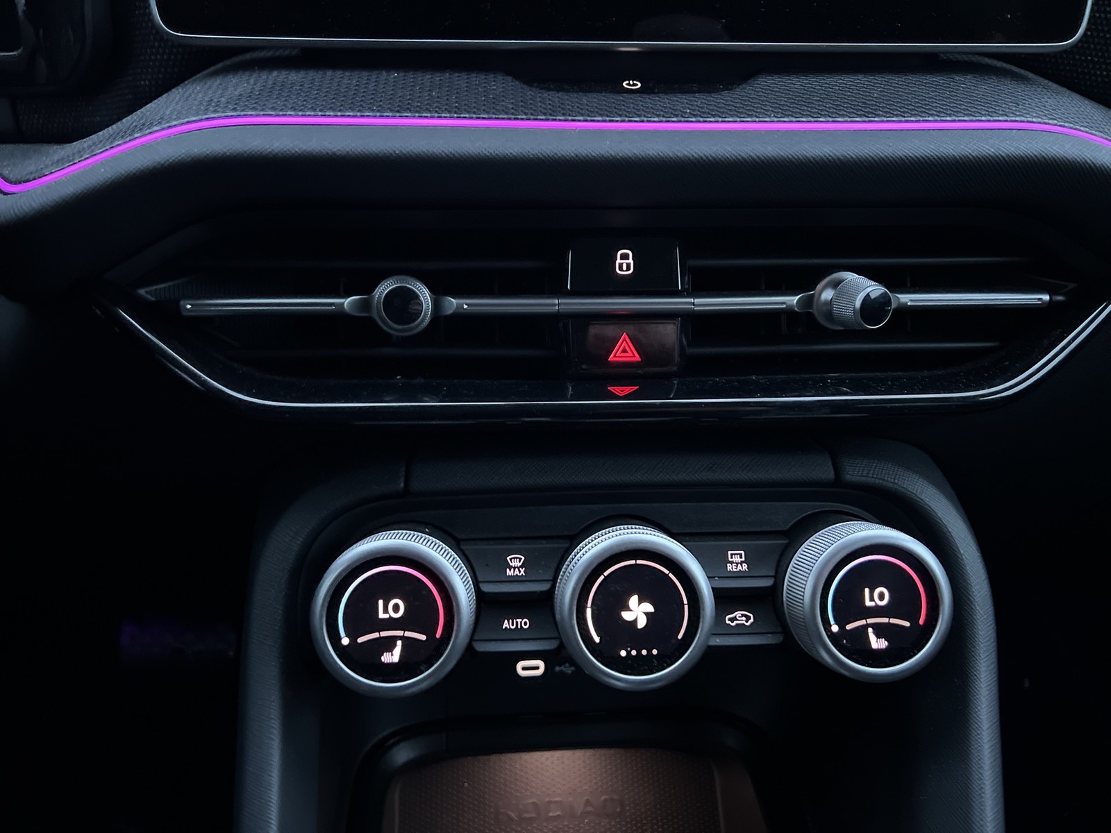 Skoda Kodiaq 2.0 SELECTION STANDHZ AHK 360CAM ACC NAVI