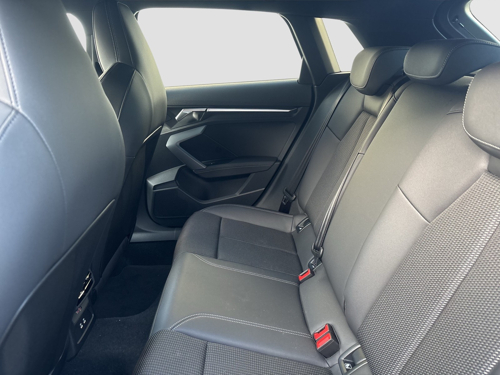 Audi A3 Sportback 40 HYBRID S LINE NAVI+ CAM AHK LED