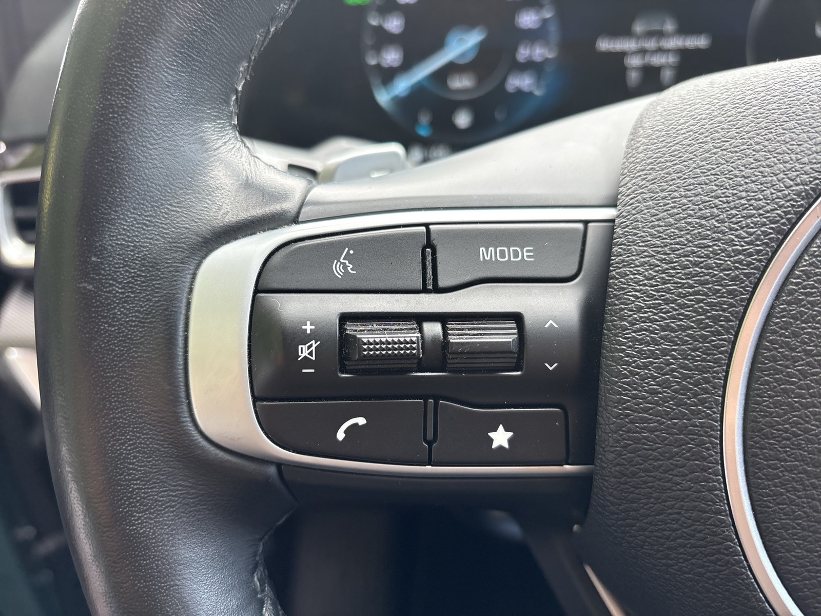 Kia Sportage 1.6 HYBRID SPIRIT 4X4 PANO AHK 360°CAM