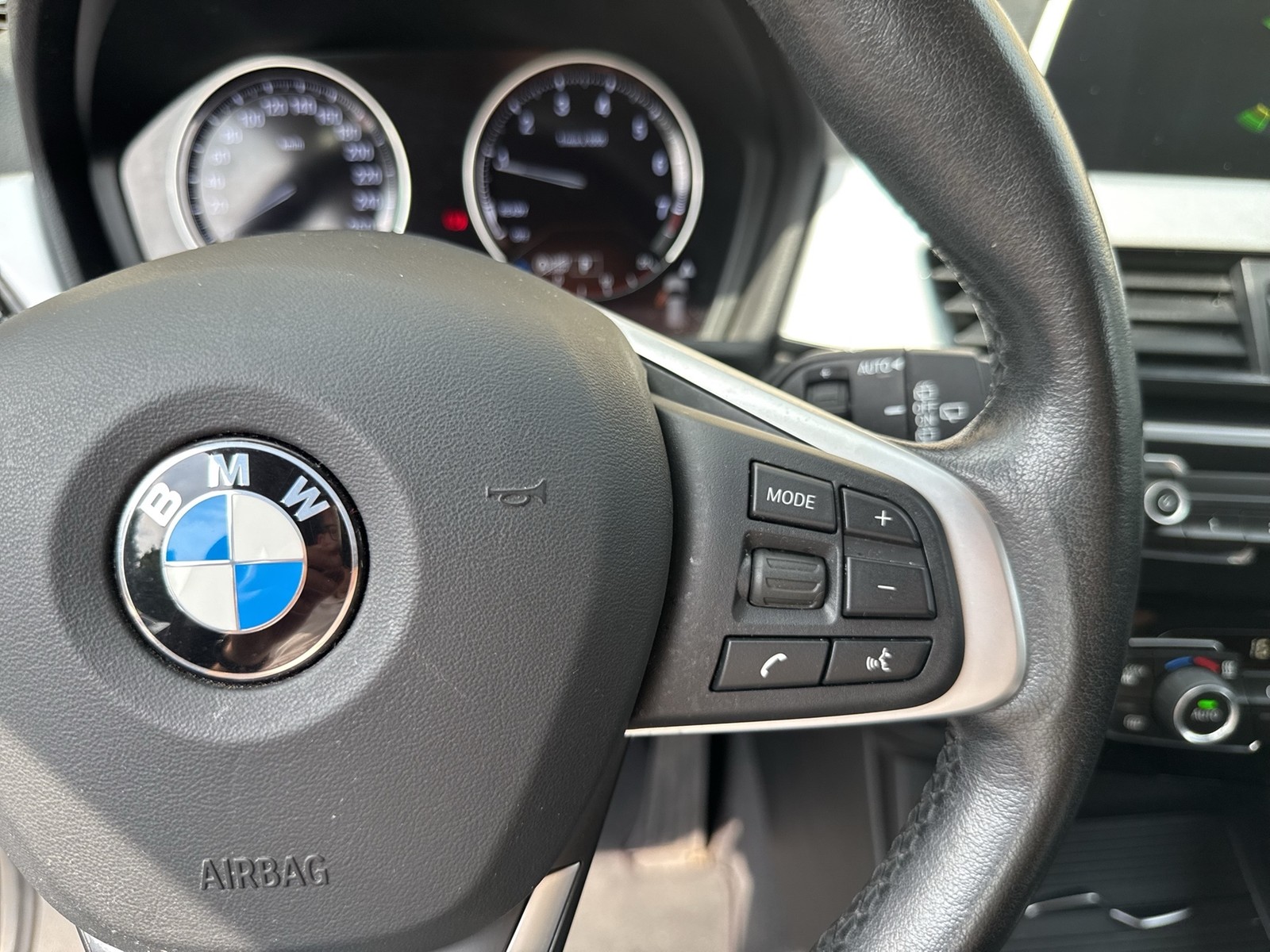 BMW X1 20 i sDrive Advantage AHK NAVI eKLAPPE ALU17"