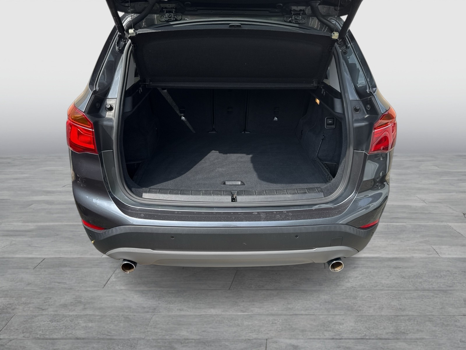 BMW X1 20 i sDrive Advantage AHK NAVI eKLAPPE ALU17"